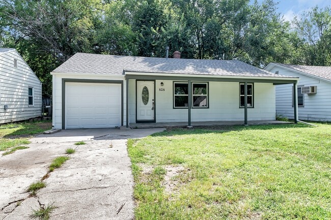 property at 828 S Pershing St