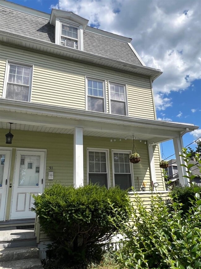 31 Laurel St