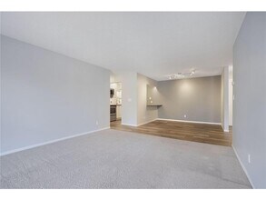 35 Nathan Ln N in Plymouth, MN - Building Photo - Building Photo
