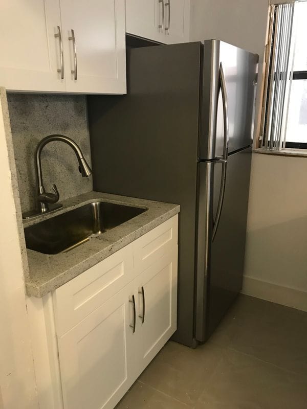 142 SW 18th Ave in Miami, FL - Foto de edificio - Building Photo