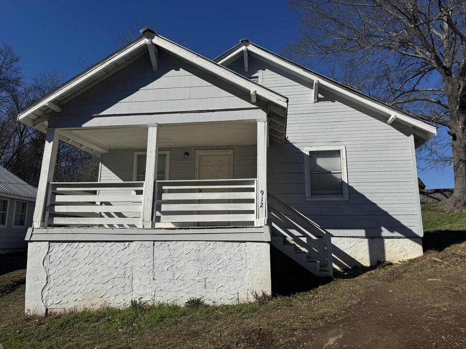 912 D St in Jasper, AL - Building Photo