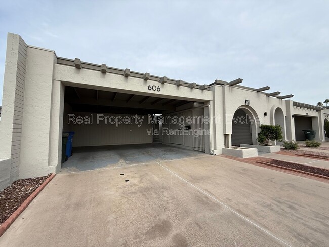 606 E Royal Palm Square N in Phoenix, AZ - Building Photo - Building Photo