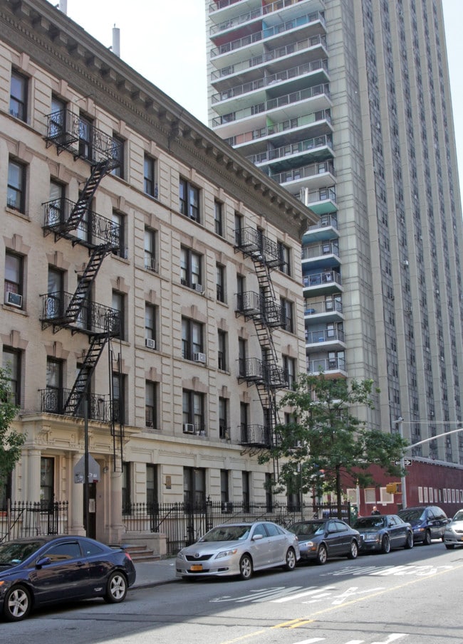 121 Wadsworth Ave in New York, NY - Foto de edificio - Building Photo