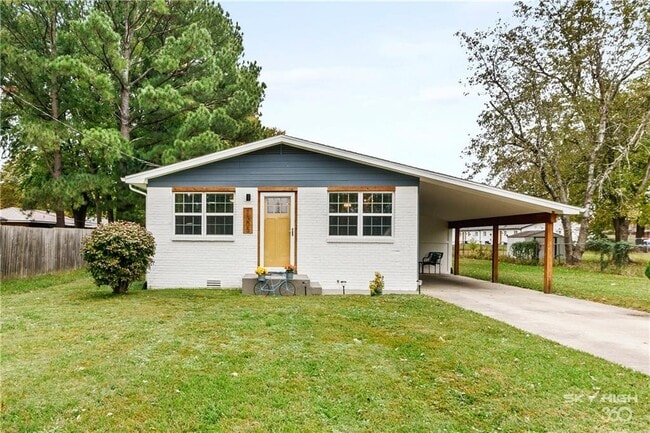 1305 SE Benton St in Bentonville, AR - Building Photo - Building Photo