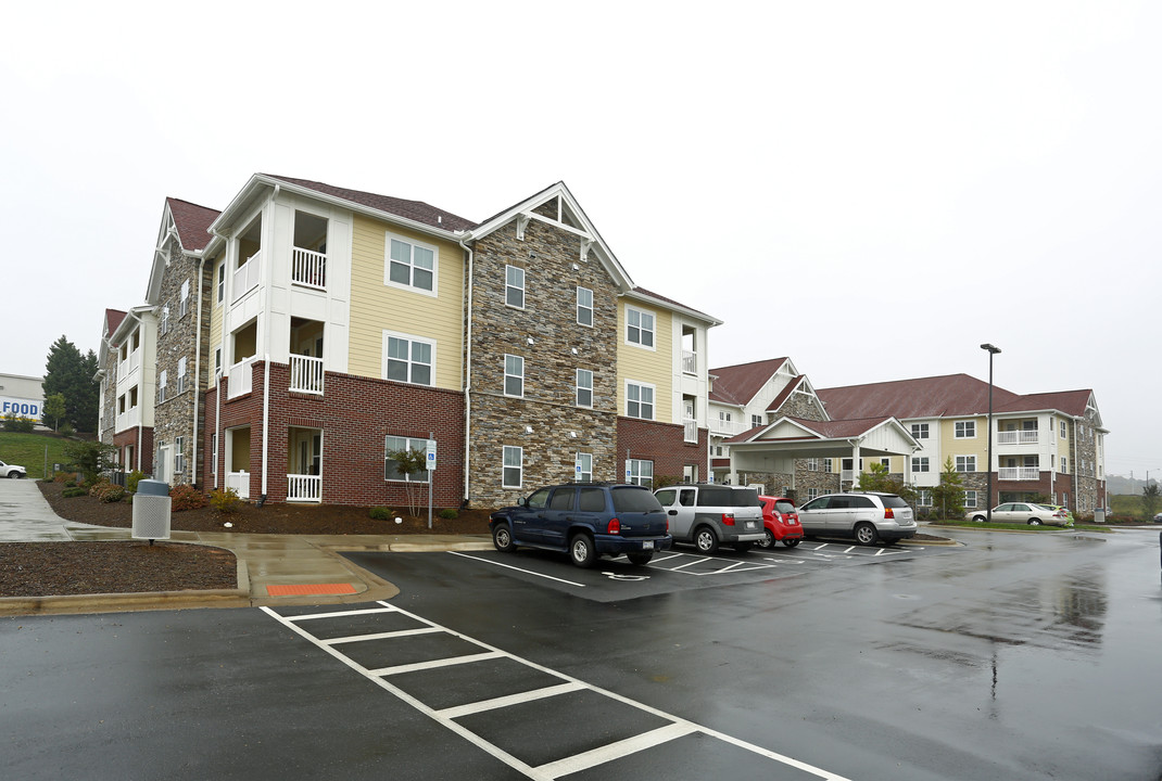 Poplar Crossing Commons in Concord, NC - Foto de edificio