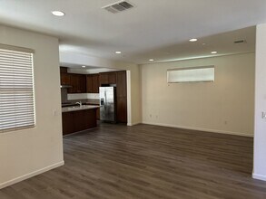 1086 S Walcott Ave in Tracy, CA - Foto de edificio - Building Photo
