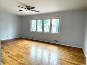 19 White Stone Pl-Unit -1 in New Rochelle, NY - Building Photo - Building Photo