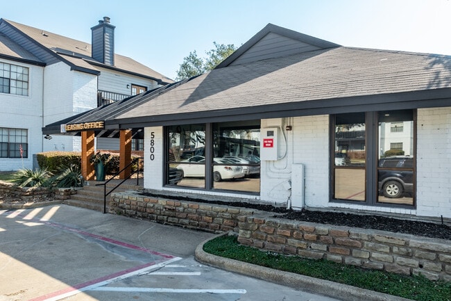 Knowlton Apartment Homes in Mesquite, TX - Foto de edificio - Building Photo