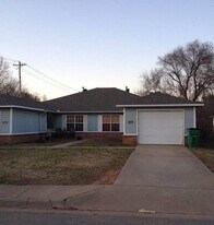 2010 Sycamore Pl in Springdale, AR - Building Photo