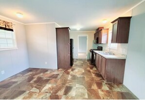 9970 Harbor Beach Ct in Fair Haven, MI - Building Photo