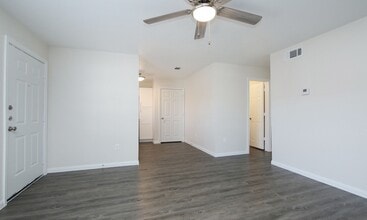 Crossings at Alderson Apartments in Houston, TX - Building Photo - Building Photo