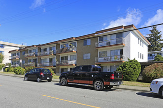 Franklin Place in White Rock, BC - Building Photo - Building Photo