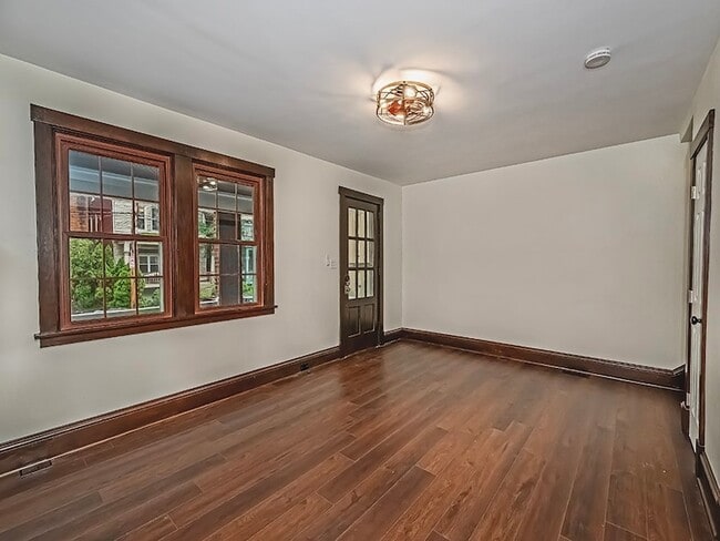 5519 Howe St, Unit 101 in Pittsburgh, PA - Building Photo - Building Photo