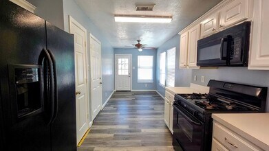 1213 Ruthven St, Unit 144 in Houston, TX - Building Photo - Building Photo