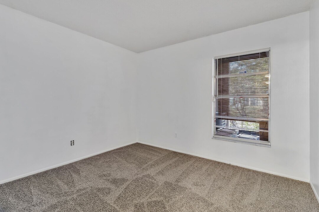 4838 S Semoran Blvd in Orlando, FL - Building Photo