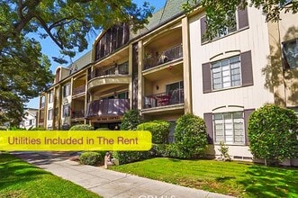 215 N Kenwood St in Glendale, CA - Foto de edificio - Building Photo