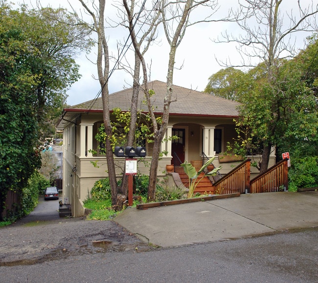31 Valencia Ave in San Rafael, CA - Foto de edificio - Building Photo