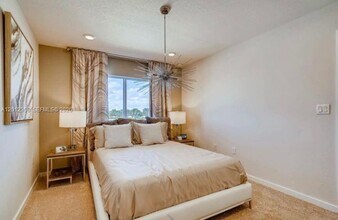 2341 SE 11th St in Homestead, FL - Building Photo - Building Photo