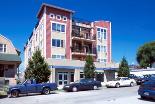 513 1st Ave W in Seattle, WA - Building Photo