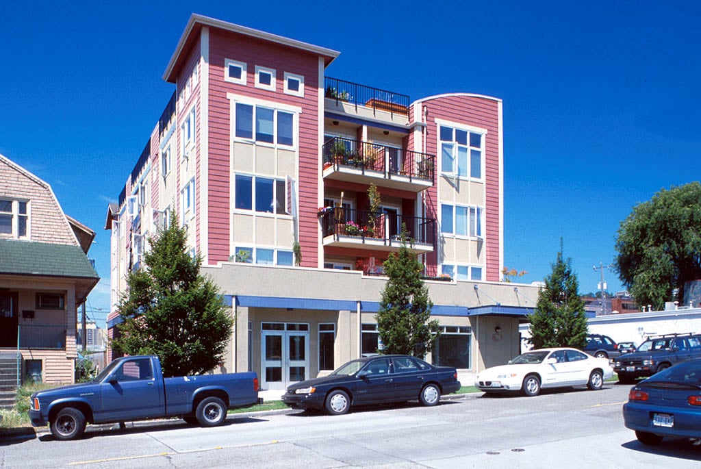 513 1st Ave W in Seattle, WA - Building Photo