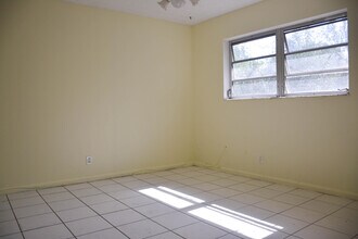 1718 Juno Rd in North Palm Beach, FL - Building Photo - Building Photo