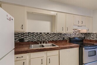 2712 Parker Ln in Austin, TX - Building Photo - Building Photo