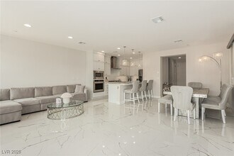 11297 Gravitation Dr in Las Vegas, NV - Building Photo - Building Photo