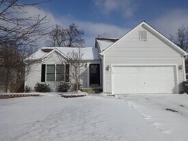 9300 Huggins Ln in Reynoldsburg, OH - Building Photo