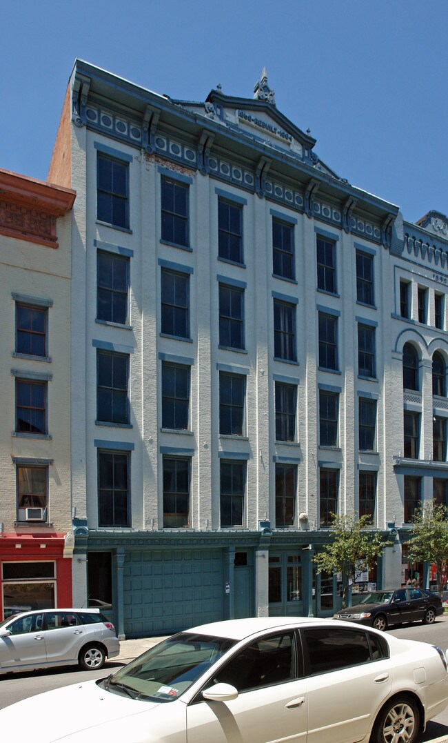 421 River St in Troy, NY - Foto de edificio - Building Photo