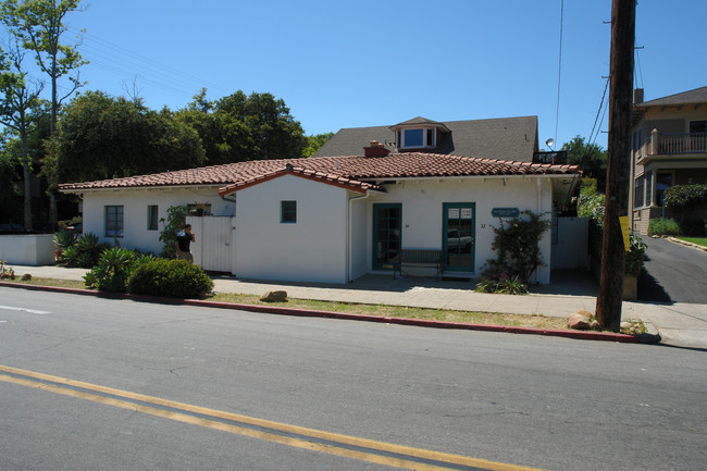 1500 Chapala St in Santa Barbara, CA - Building Photo - Building Photo