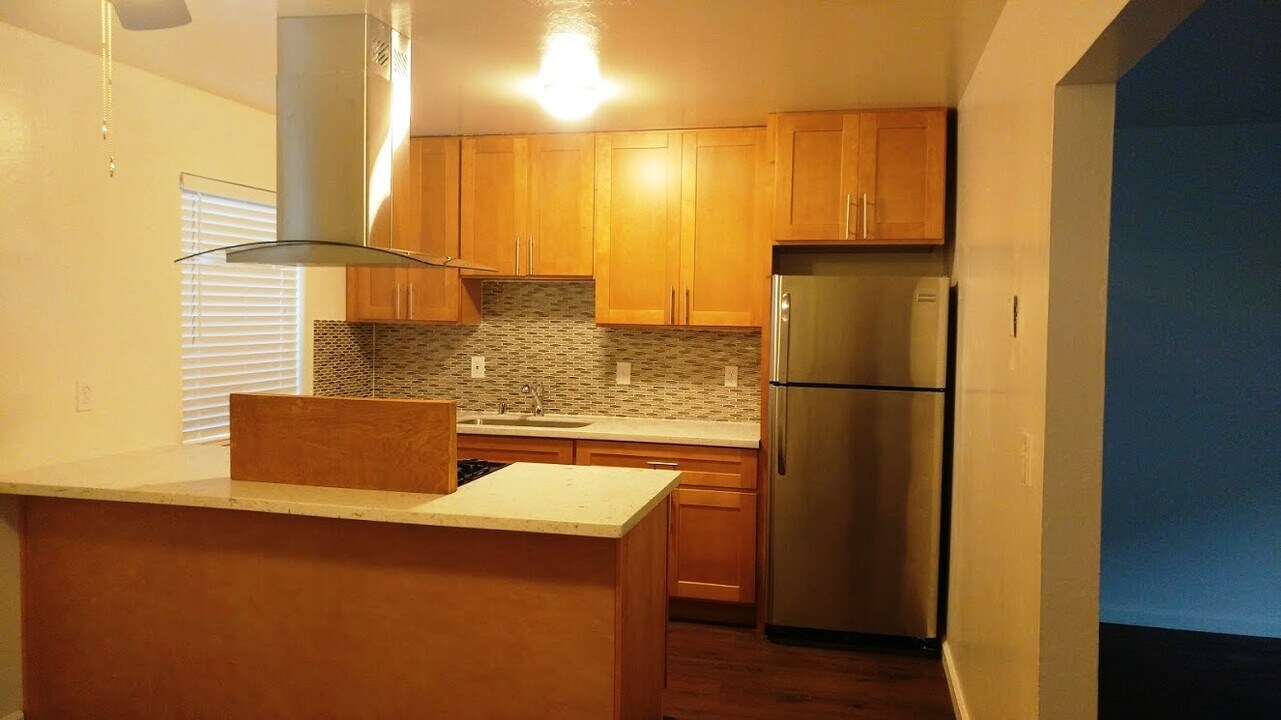 22242 N 6th St in Castro Valley, CA - Foto de edificio