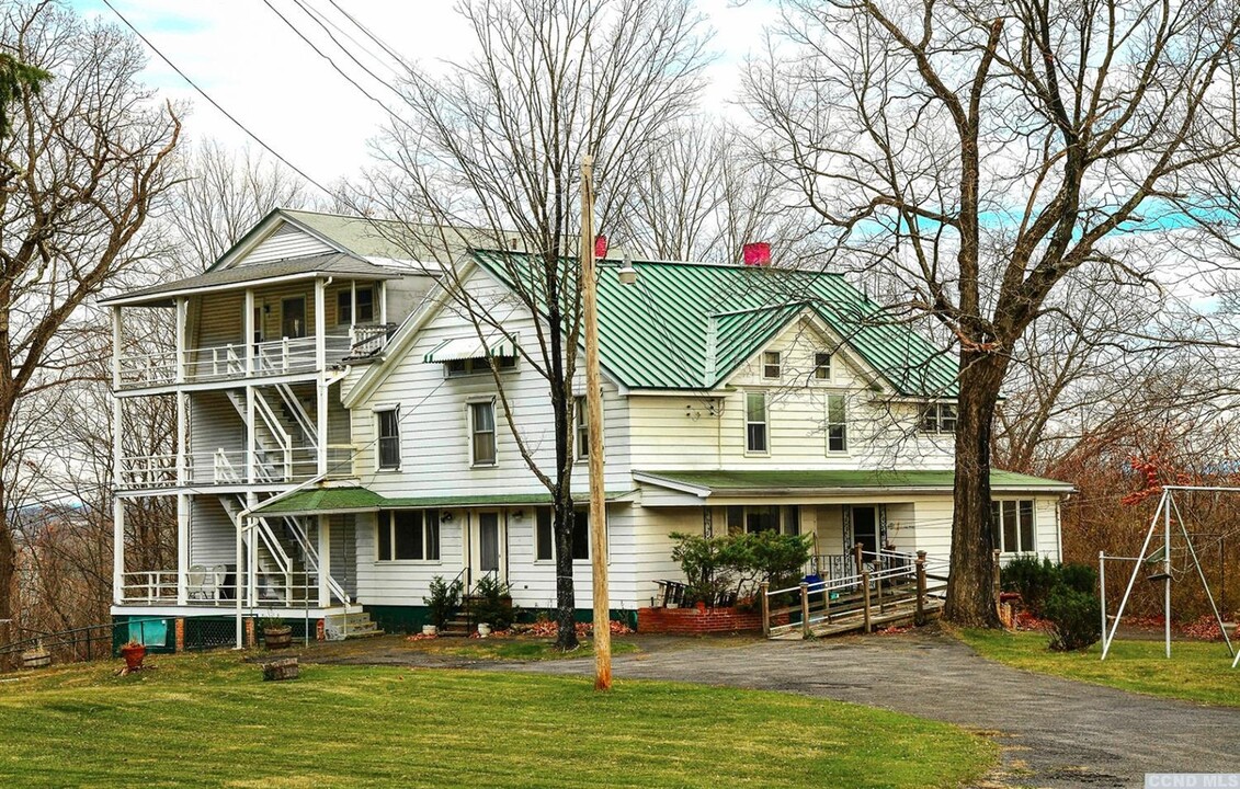 6140 State Route 9G in Hudson, NY - Building Photo