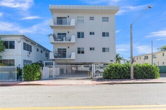 7925 Carlyle Ave in Miami Beach, FL - Building Photo - Building Photo
