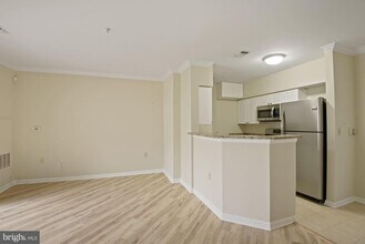 12913 Alton Square in Herndon, VA - Building Photo - Building Photo