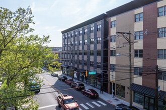 MIRACLE in Jersey City, NJ - Foto de edificio - Building Photo