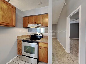 3240 Butterfield St in Deltona, FL - Building Photo - Building Photo