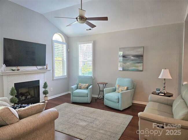 809 Ledgestone Ct, Unit _ in Tega Cay, SC - Foto de edificio - Building Photo