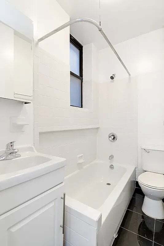 274 Mott St, Unit 4B in New York, NY - Building Photo - Building Photo
