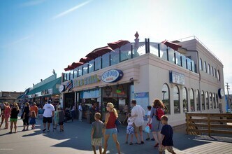23 Parkway in Point Pleasant Beach, NJ - Building Photo - Building Photo