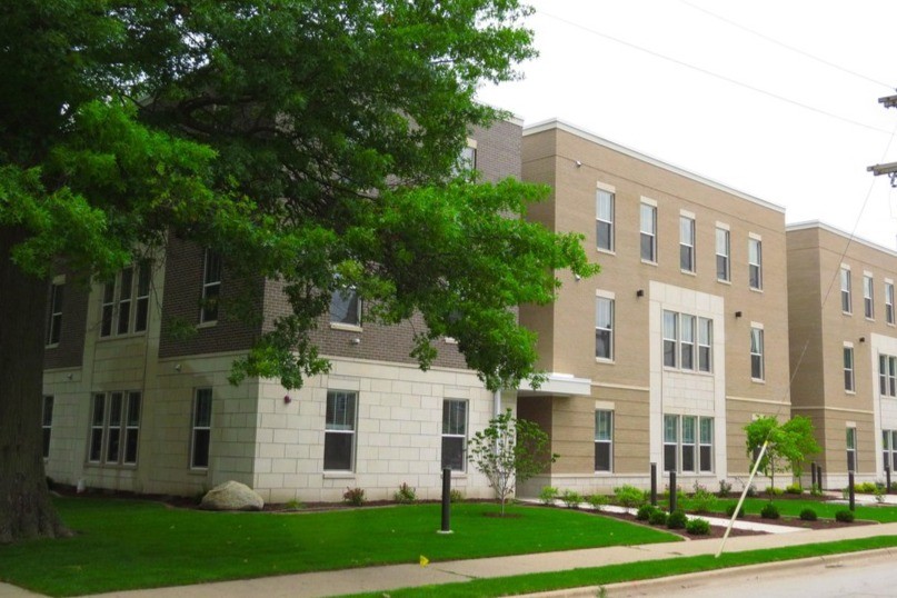 809 W Nevada in Urbana, IL - Foto de edificio