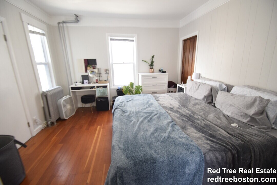 80 Carroll St, Unit 2 in Chelsea, MA - Building Photo