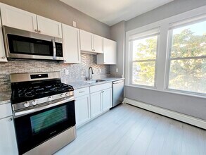 141 Sutherland Rd, Unit 2 in Boston, MA - Building Photo - Building Photo