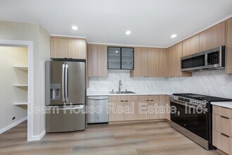 7671 Quakertown Ave in Los Angeles, CA - Building Photo - Building Photo