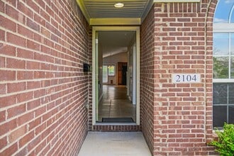 2104 Millstone Way in Lexington, KY - Foto de edificio - Building Photo