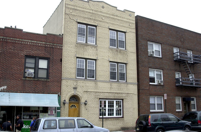 1618 Bergenline Ave in Union City, NJ - Foto de edificio - Building Photo