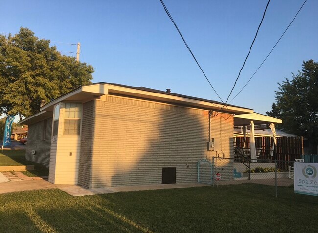 702 S Mission St in Sapulpa, OK - Foto de edificio - Building Photo