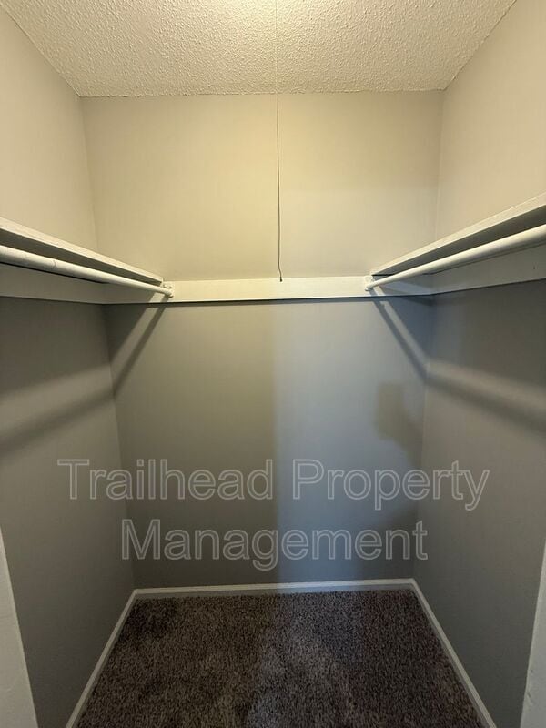 8440 Newton St in Overland Park, KS - Building Photo - Building Photo