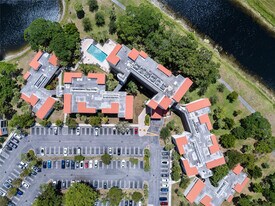 2314 S Cypress Bend Dr in Pompano Beach, FL - Building Photo