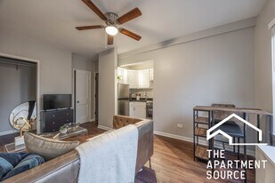 1140 N La Salle Dr, Unit 707 in Chicago, IL - Building Photo