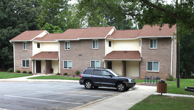 Laurence Manor in Greensboro, NC - Building Photo - Building Photo